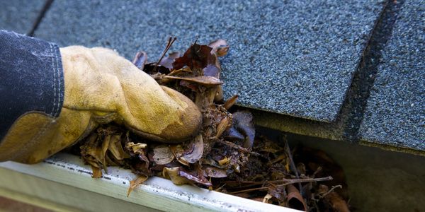 Gutter guards 
Seamless eavestrough
eavestrough woodstock
Woodstock London contract
gutter cleaning 