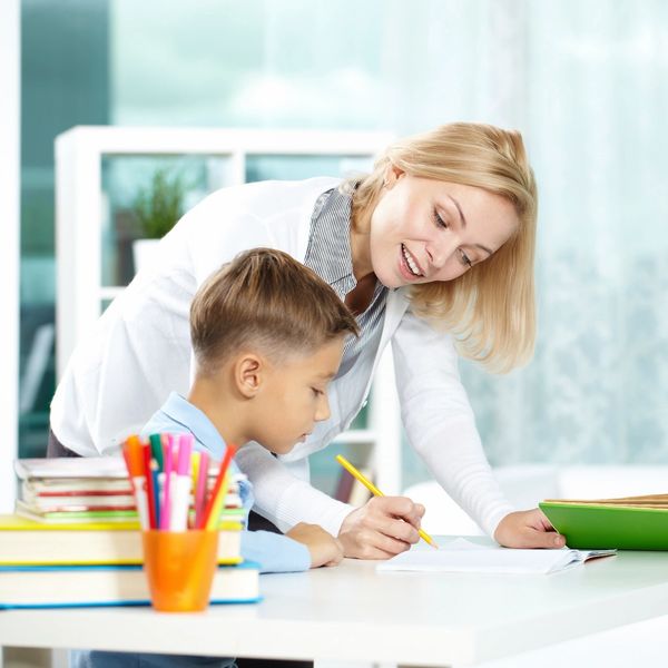 Montessori babysitting in Miami offering tutoring lessons 