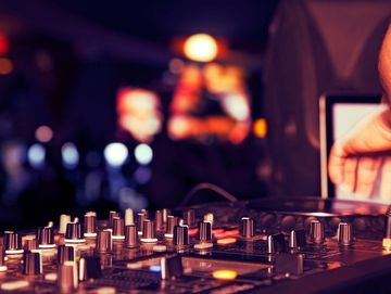 Wilsondj.com offers a dj package that fits your event. 