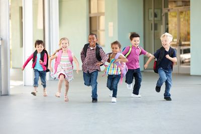 children running in a group
