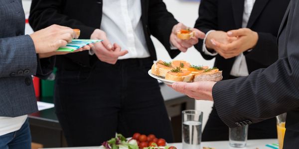 Corporate Catering
Handing around Salmon en croute 