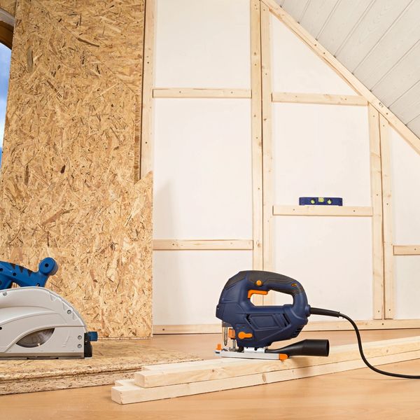 measuring and cutting shiplap 