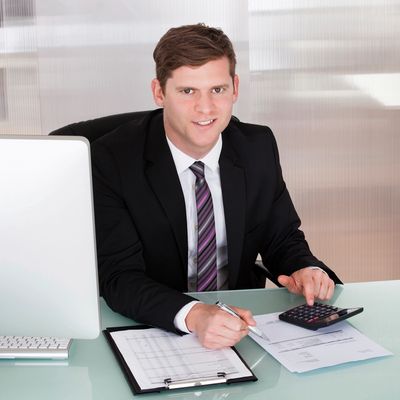 Accountant for monthly books closing