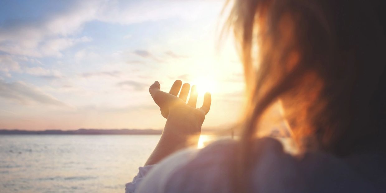 girl looking at the sun