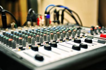 Analogue audio mixing consoles