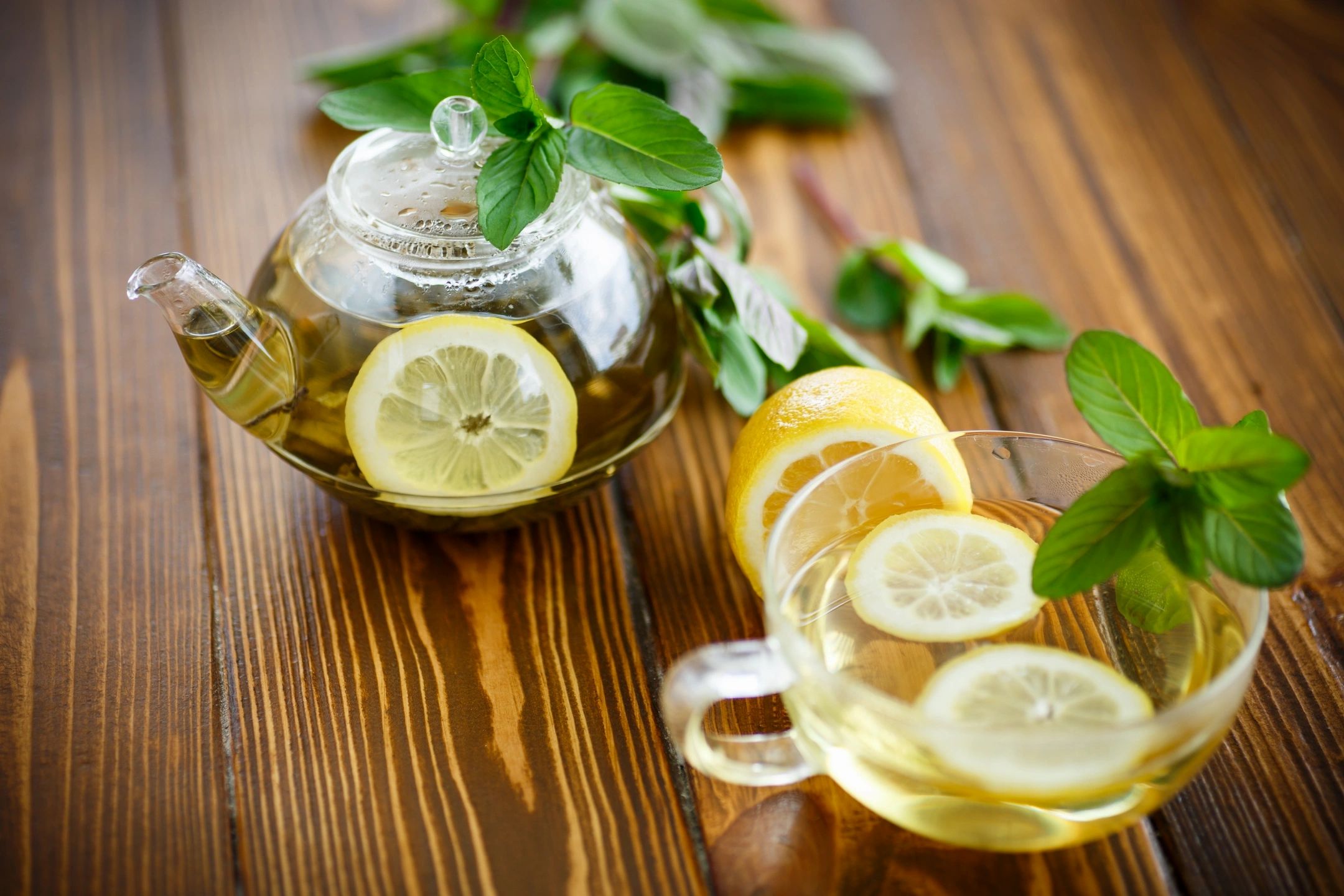 Вкусный чай с лимоном. Зеленый чай с лимоном и мятой. Мята мята Lemon. Чой лимонн. Лайм мята чай зеленый.