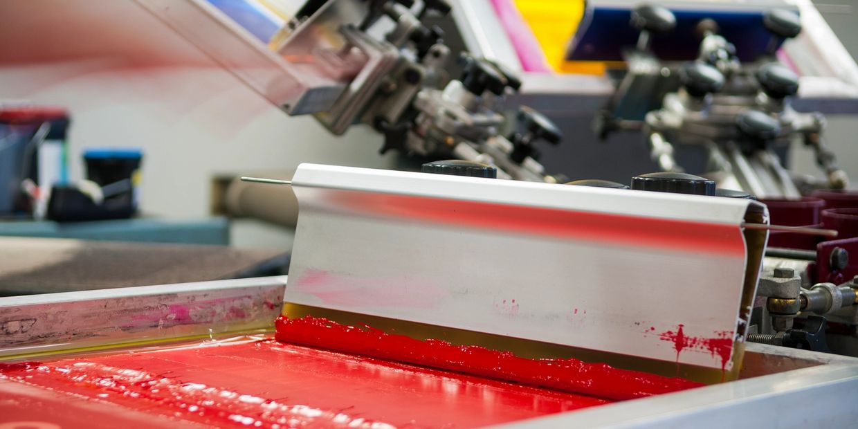 Screen printing machine with red ink.