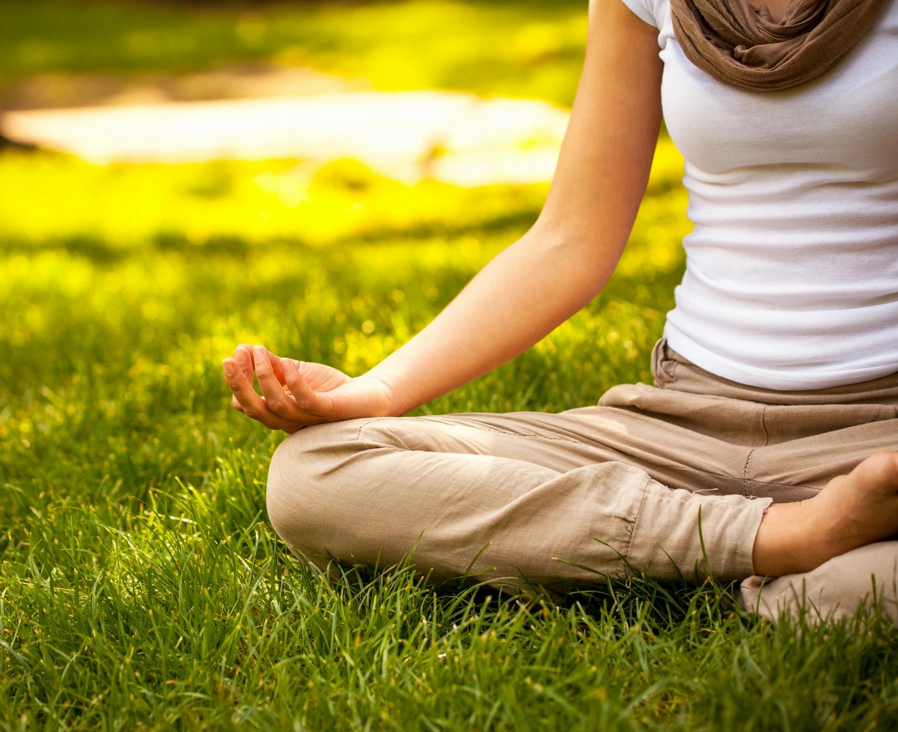Утренняя медитация наполнения. Женщина медитирует. Медитация для успокоения. Расслабление. Женская медитация.