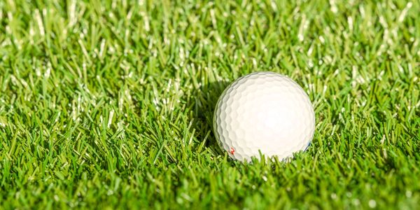 Putting greens with synthetic turf
