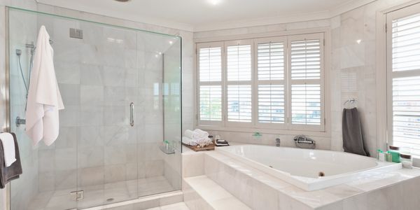 Crystal clear glass makes sure your bathroom looks fresh and new.