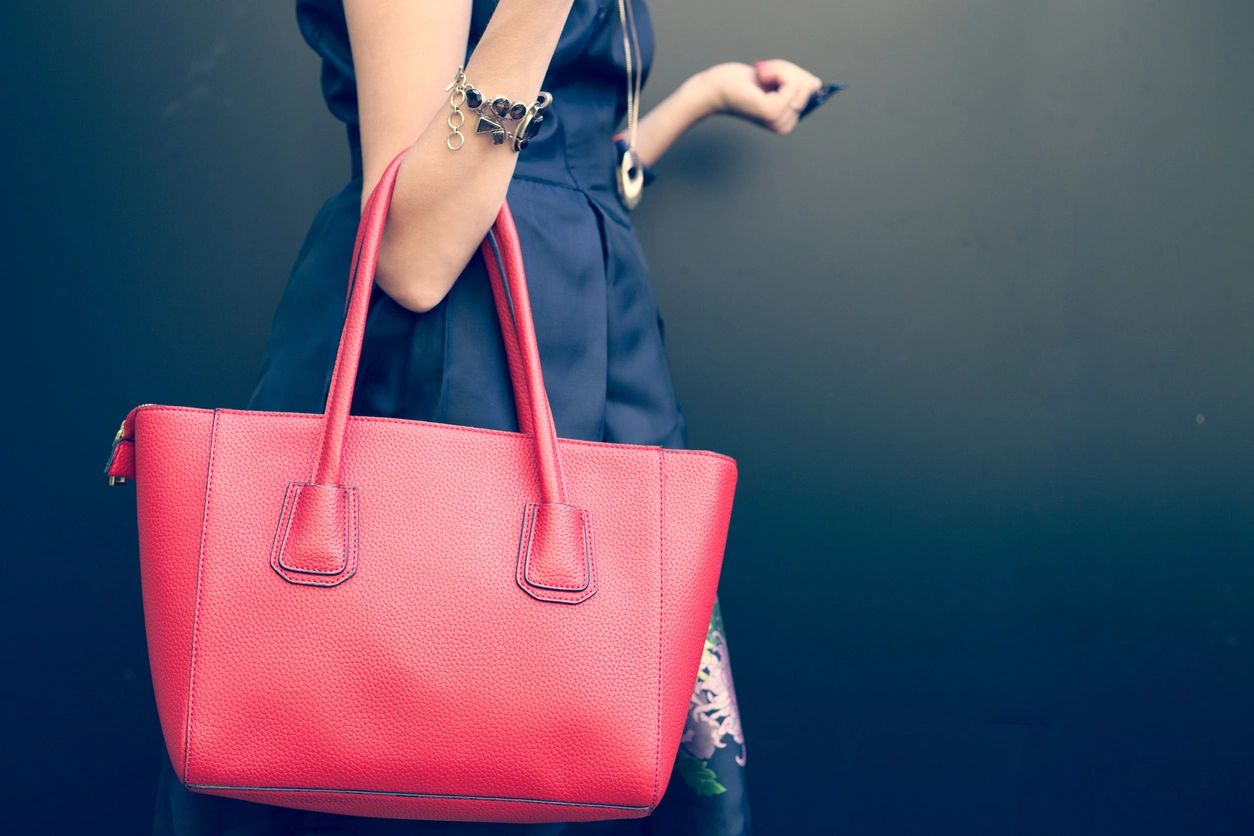 how to clean and organize your purse
