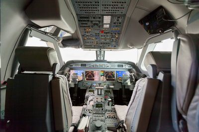 gulfstream aircraft cockpit