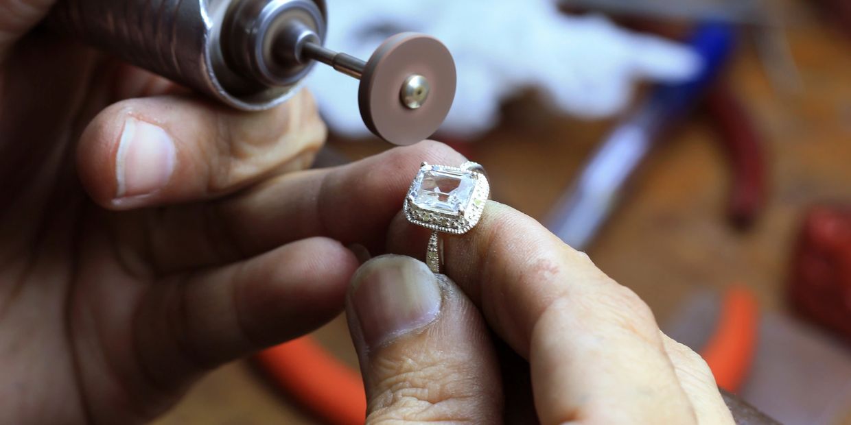 Customer can Opt various jewelry Repair option online & Subscribe Extended warranty service packages
