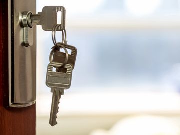 In-person or self-showings for pre-screened prospective residents