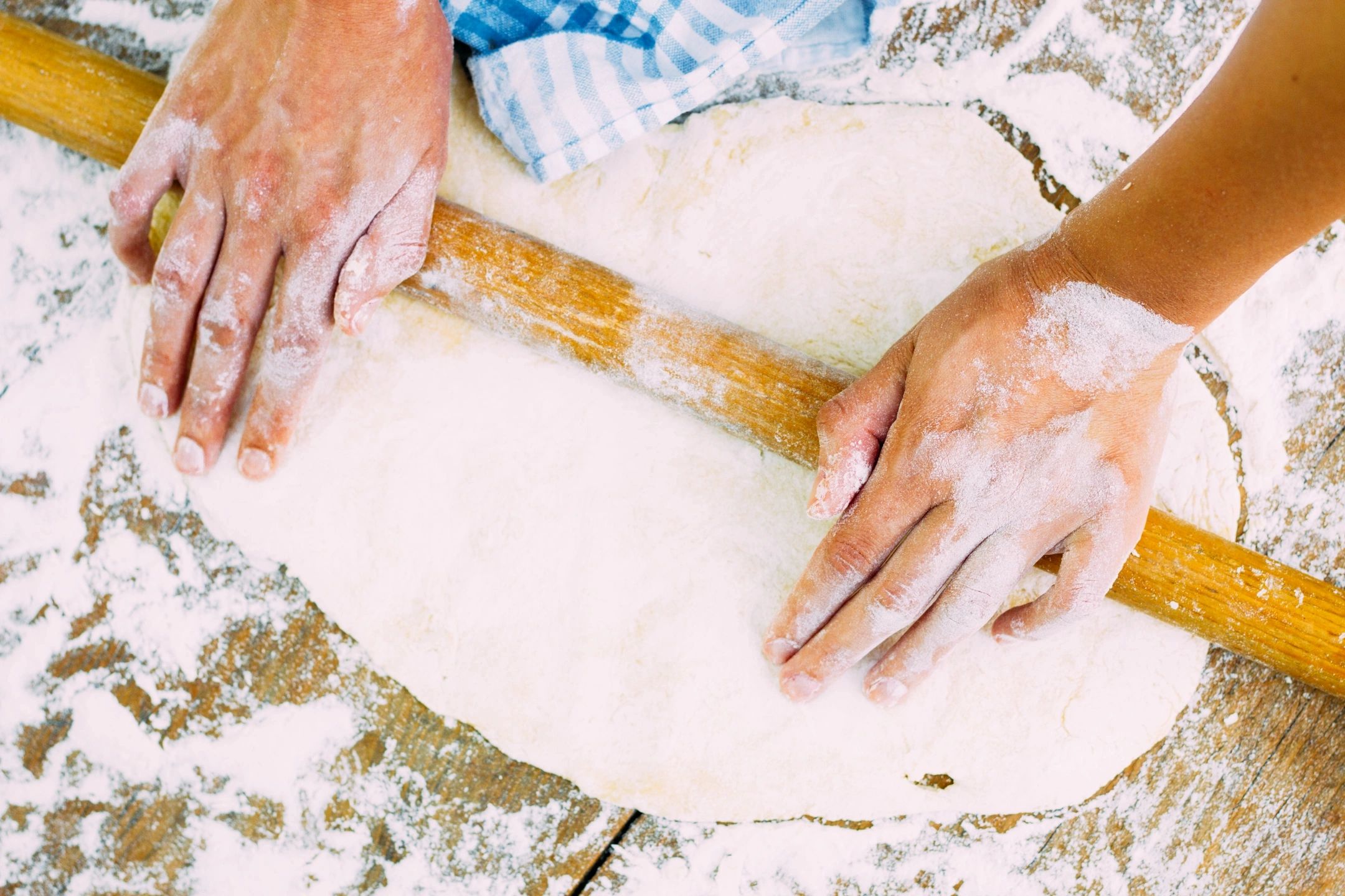 Strudel is getting ready.
What feeling to spread: Walnut ? 
Poppy seed? Almond ?  