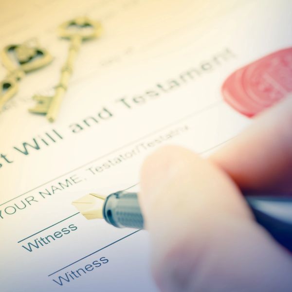 Signing and witnessing last will and testament
