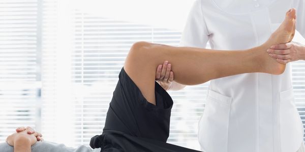 experienced cobham physiotherapist performs manual therapy for hip back  and pelvic pain 