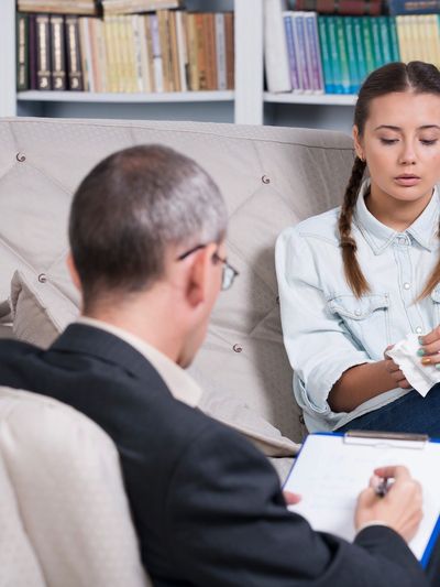 A woman shares her feelings during a therapy session with a psychologist.