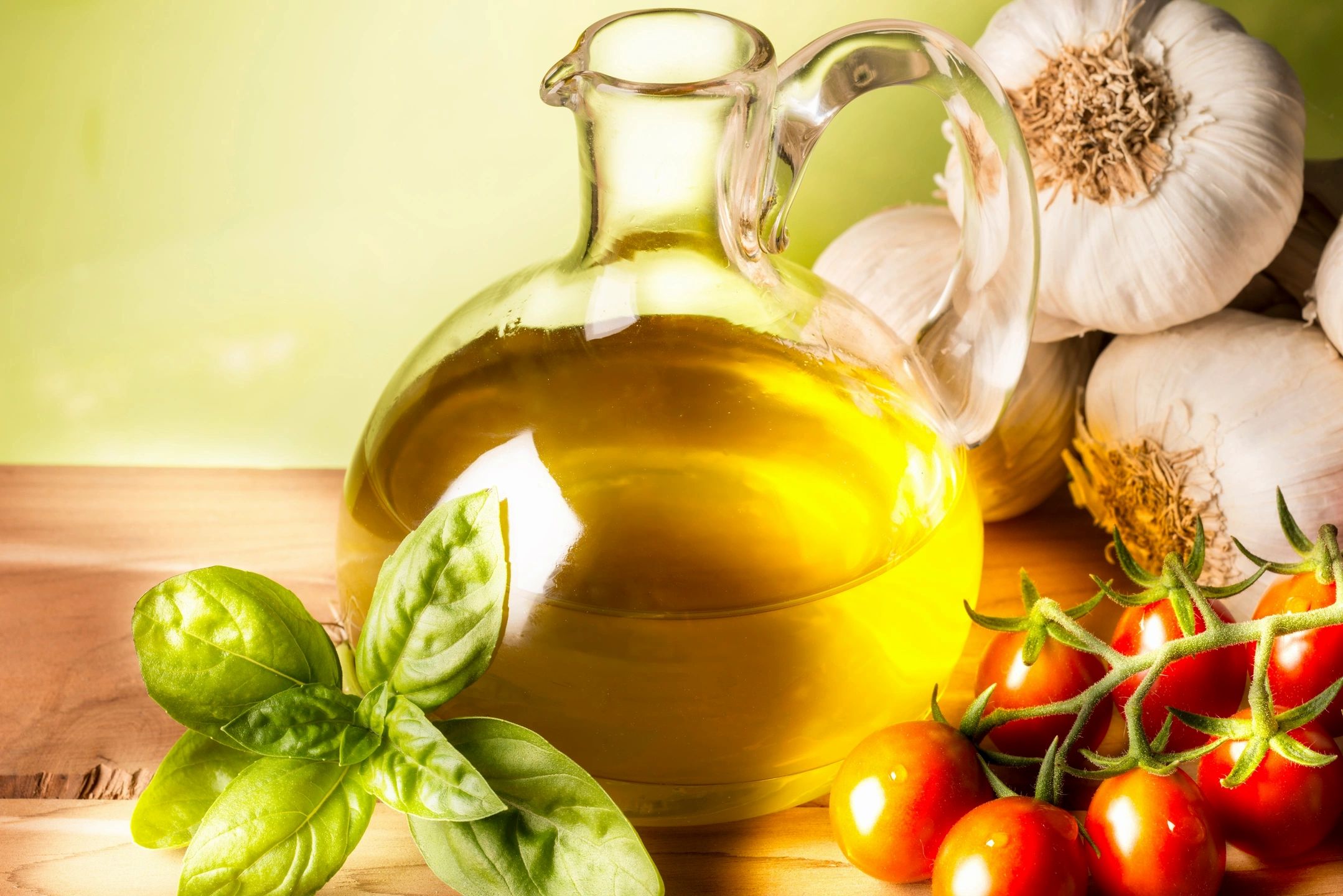 Оливковое масло с овощами. Овощное масло. Овощи маслом. Натюрморт с оливковым маслом. Растительное масло и овощи.