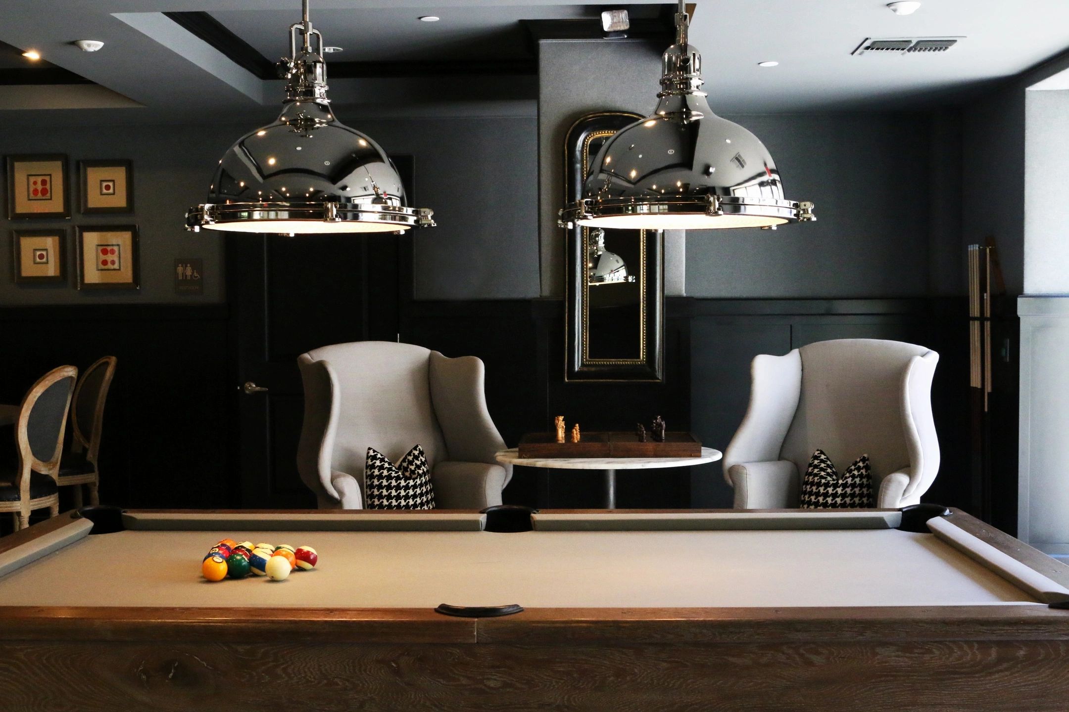uniquefinishesanddesigns.com