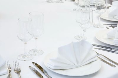 A classic all-white table setting. 