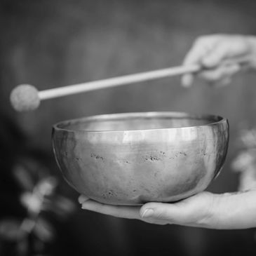 metal sound bowl and striker