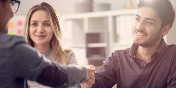 Couple talking to Agent