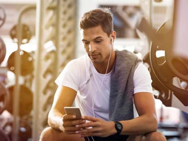 fit professional workout on the phone