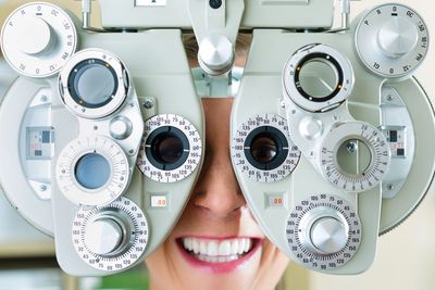 lady getting an eye exam