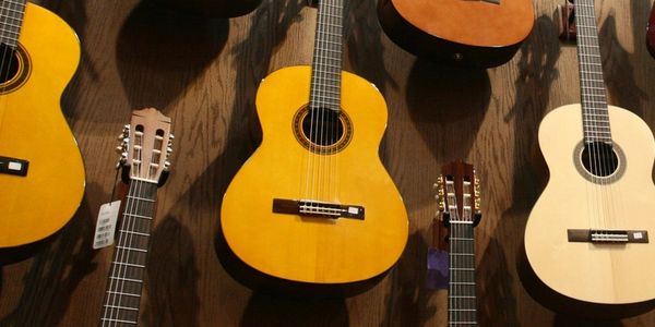 Suzuki Guitar Lessons | Suzuki Guitar Method