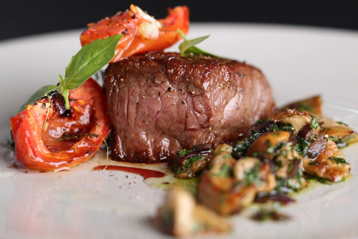 Steak, potatoes, and veggies for beginner workout meal