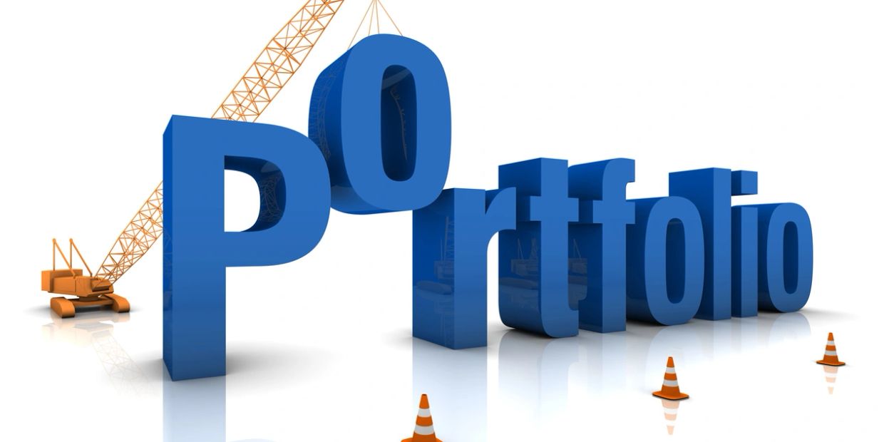 A crane lifting the letter 'O' to form the word 'Portfolio'.