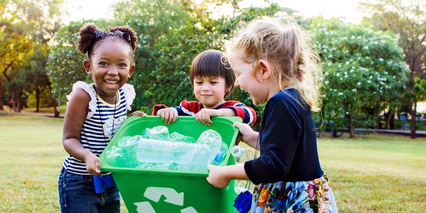 kids recycling 