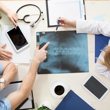 Carenomics team reviewing diagnostic images, reflecting experience and professional wound care