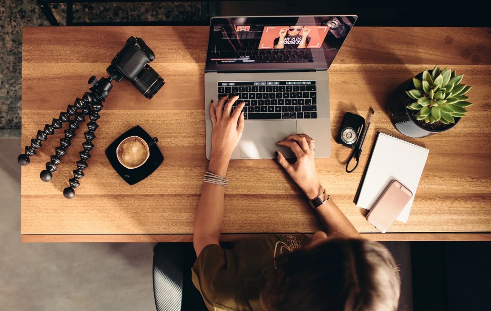 Girl preparing his blog