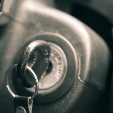 Auto key in the ignition of the vehicle 