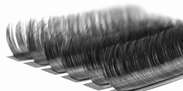 Offering Classic, Hybrid and Volume lash extensions 