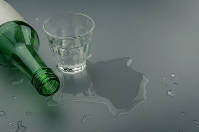 Adult experiencing co-occurring disorder speaking with online psychologist Dr. Rodrigo Munoz