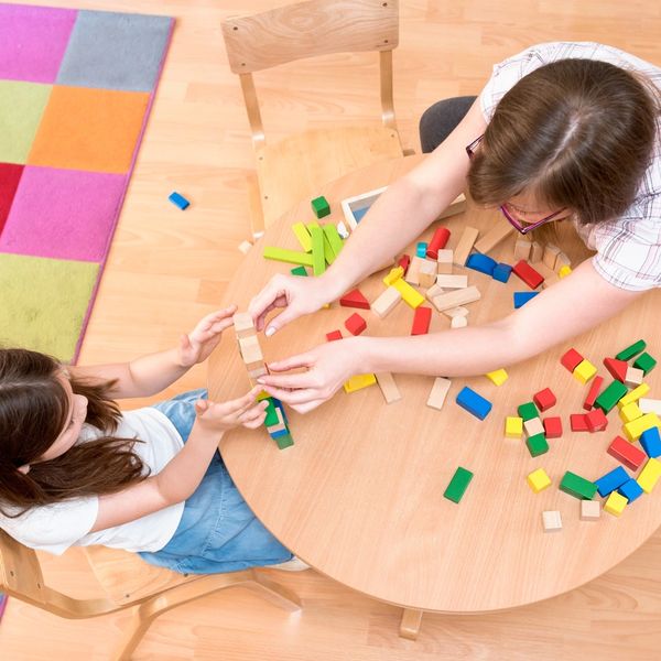 Baysitter performing Montessori session