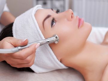 #microdermabrasion #microneedlinggta #blackheadremoval #acnetreatment #acnescars #yorkregionlaser