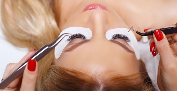 Eyelash extensions 