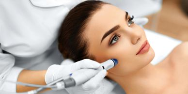 Facial needling is a natural skin rejuvenation method that fills and softens wrinkles and scars.