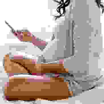 Pregnant woman on mobile - Lauren Campion, Mandurah Doula 