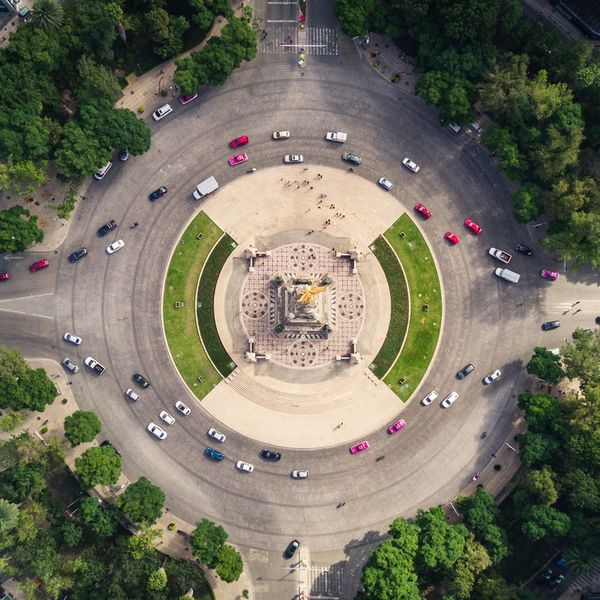 Group event to showcase a statue for a city.