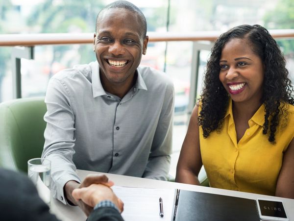 happy couple on the table with an agent