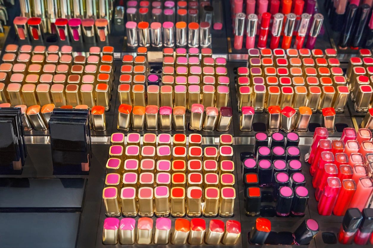 HOW TO ORGANIZE YOUR MAKE-UP