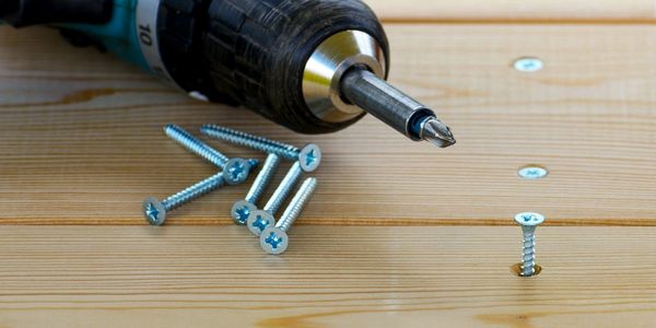 Decks screws and drill