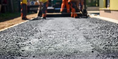 employees laying concrete driveway on a new home build