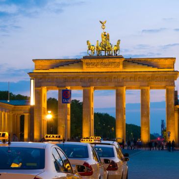 Berlin By Night Tours www.Berlin-Rikscha.com