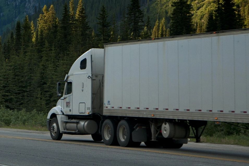 Sioux Falls Trucking Company Offer Dry Van Transport Services